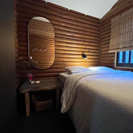 Chalet The Woods With Hottub & Airco