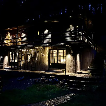 The Woods With Hottub & Airco *