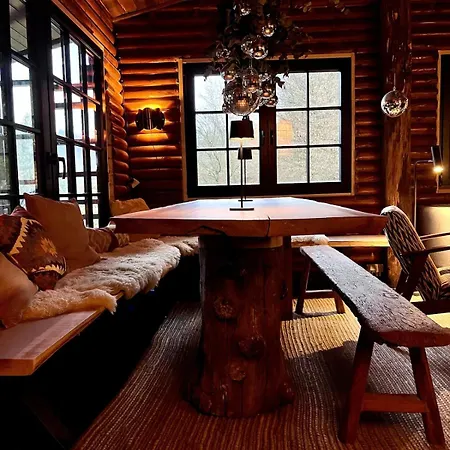 Chalet The Woods With Hottub & Airco